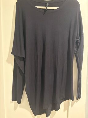 Women’s Black Athleta Asymmetrical Long Sleeved Top